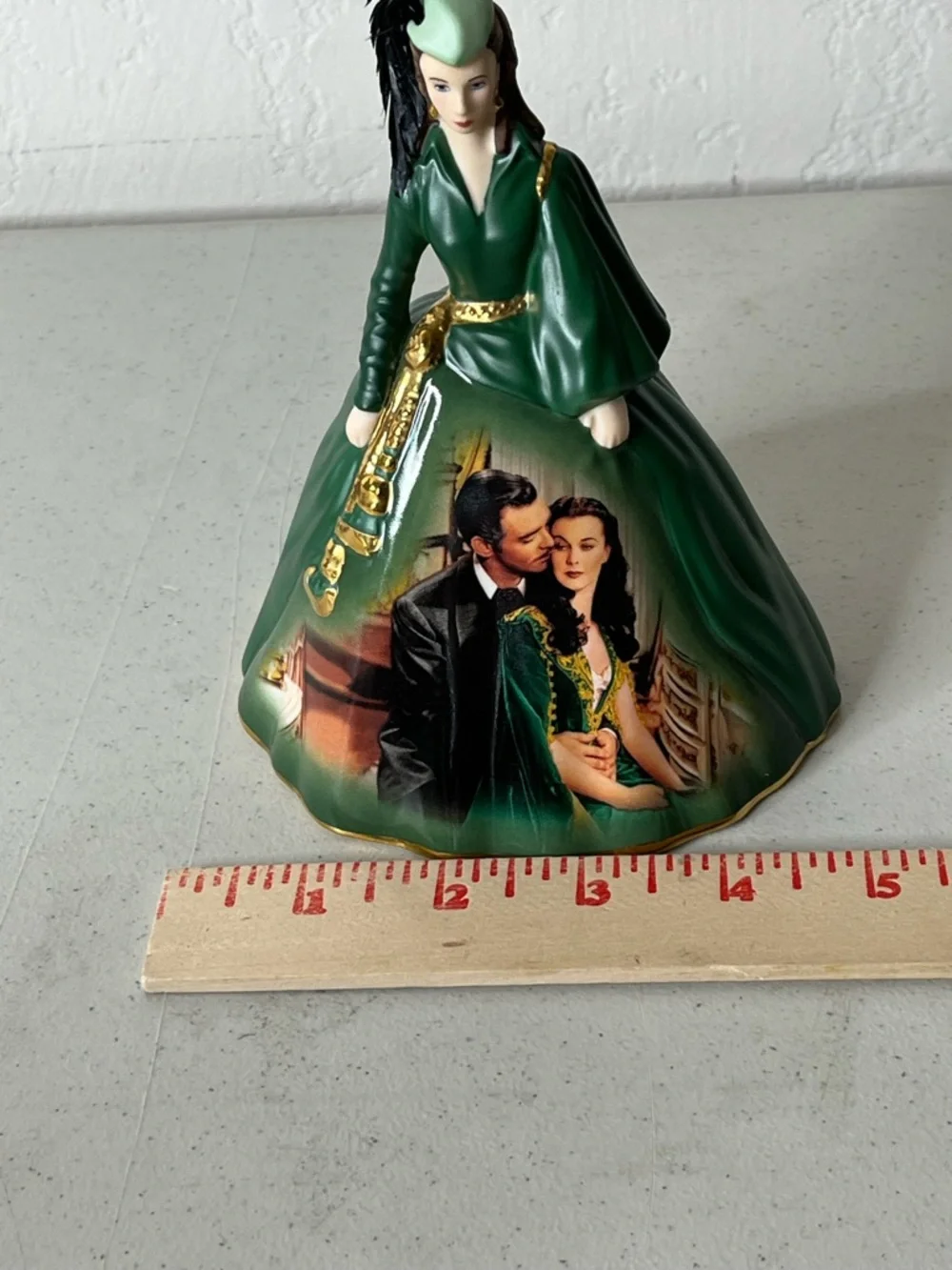 2004 The Bradford Exchange Green and Gold Scarlett-Inspired Ceramic Cake Topper